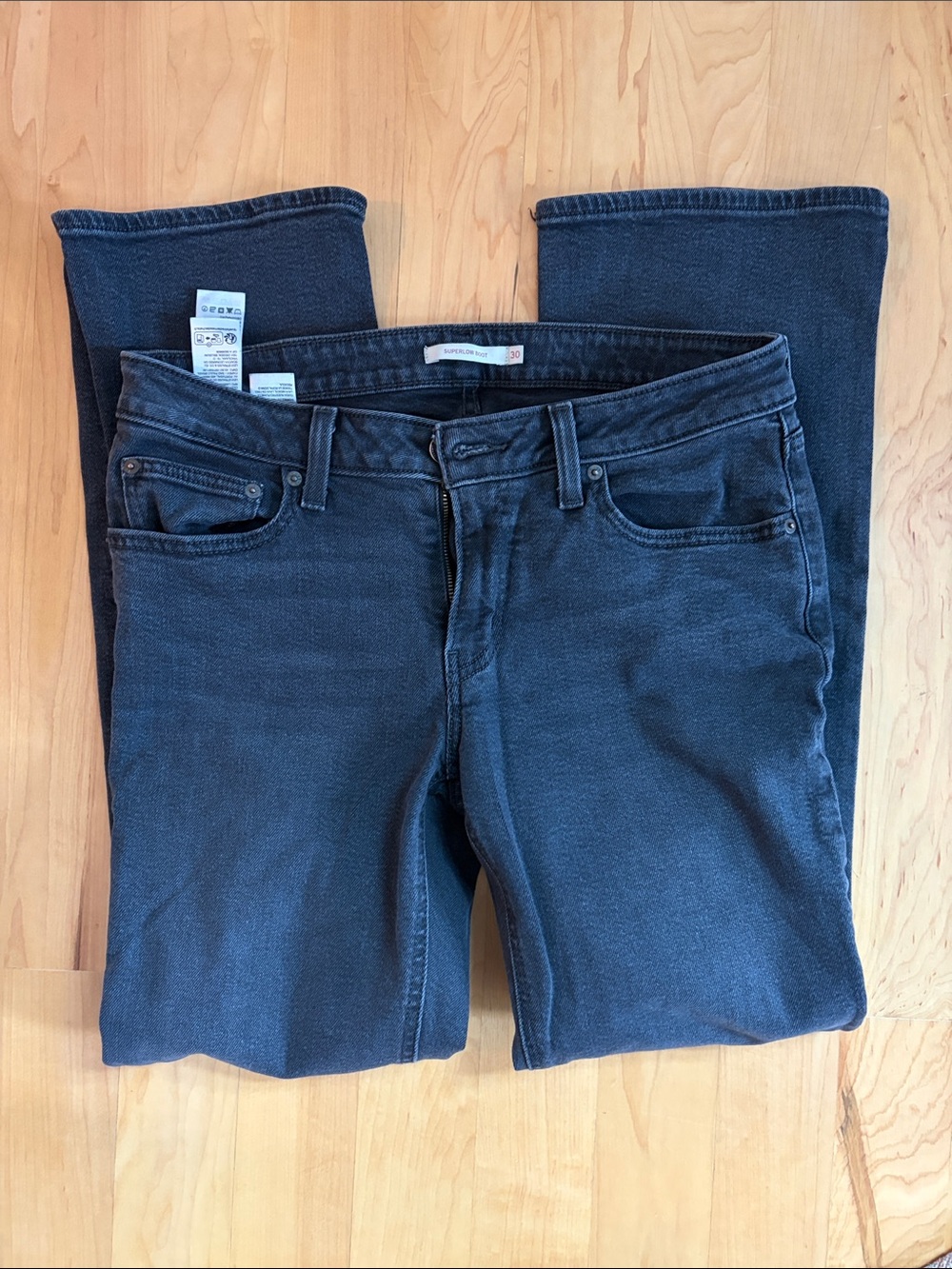 Levi's Women's Straight Leg Jeans in Faded Black